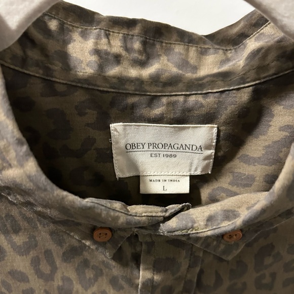 Button up long sleeve OBEY leopard print shirt - Picture 2 of 2